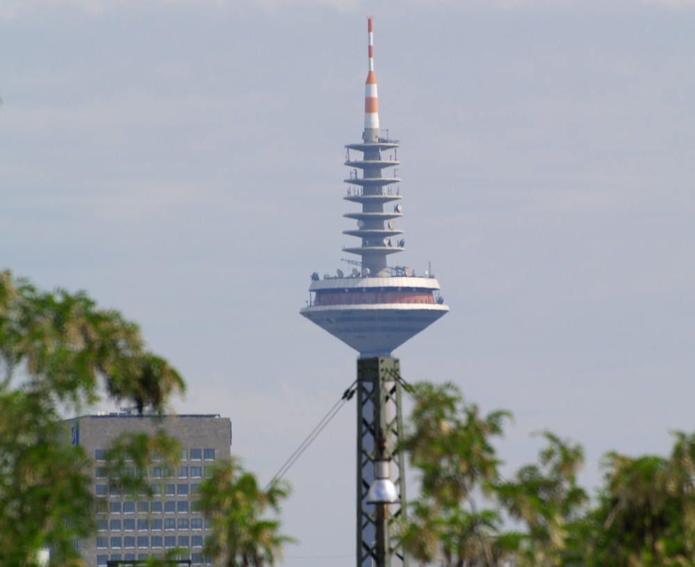 Fernsehturm auf Stahlgerüst