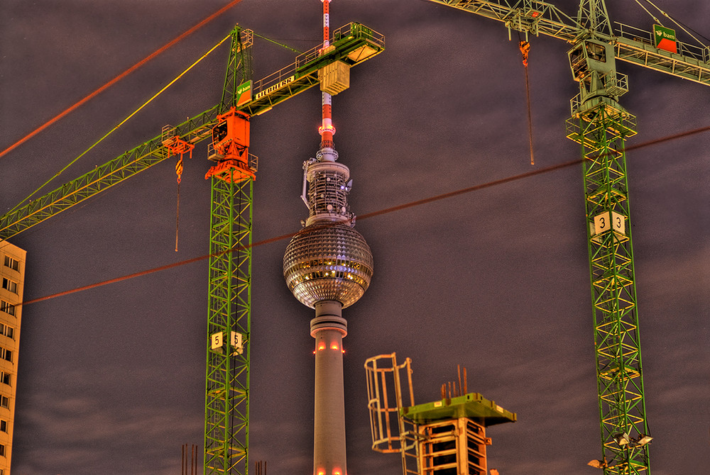 Fernsehturm; Baukräne HDR DRI