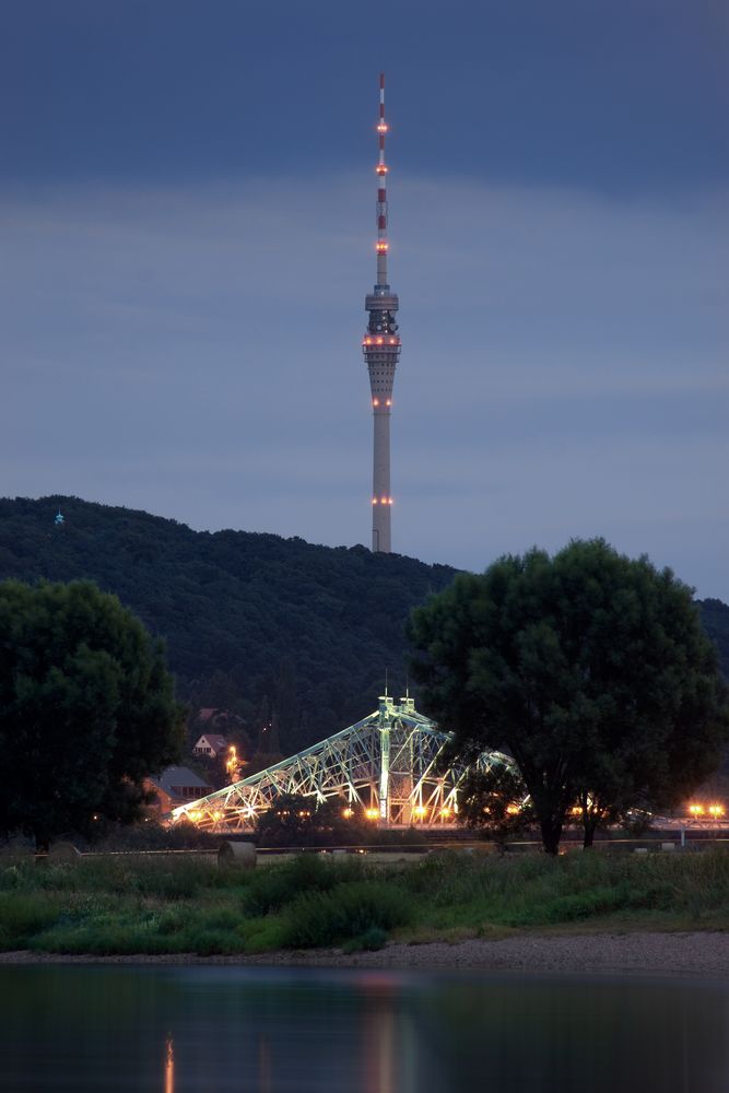 Fernsehturm bei Nacht