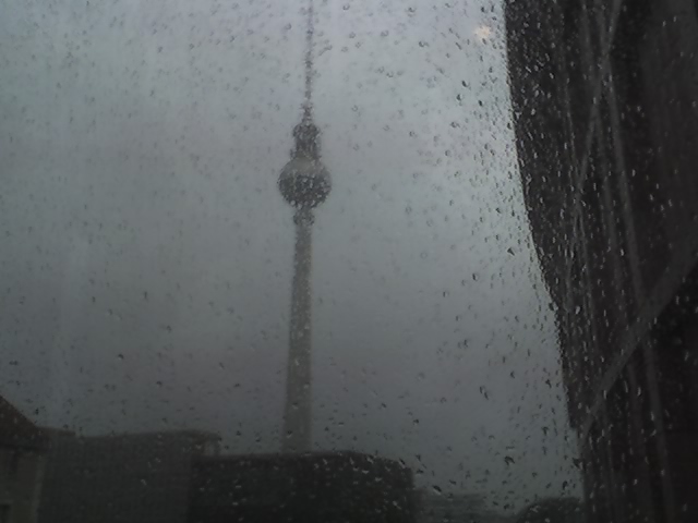 Fernsehturm bei regen