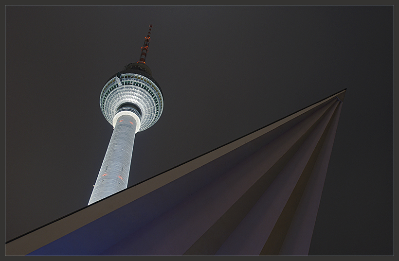 Fernsehturm bei starkem Wind ...