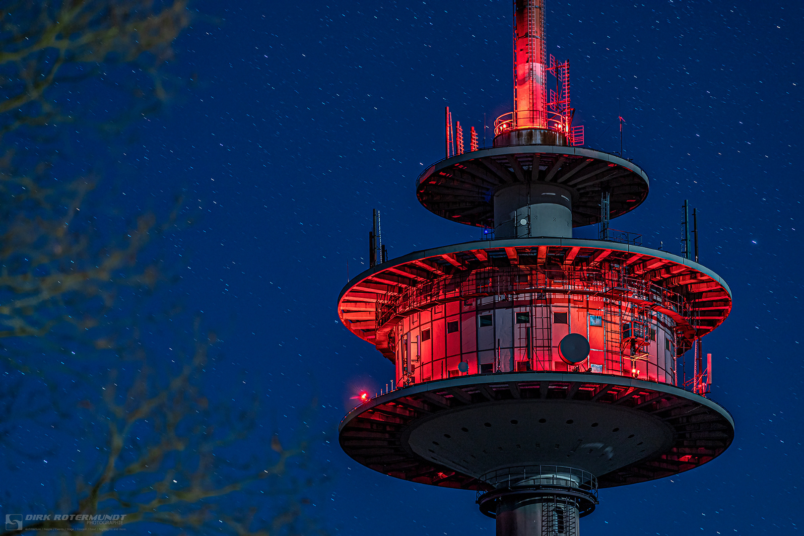 Fernsehturm bei Vollmond