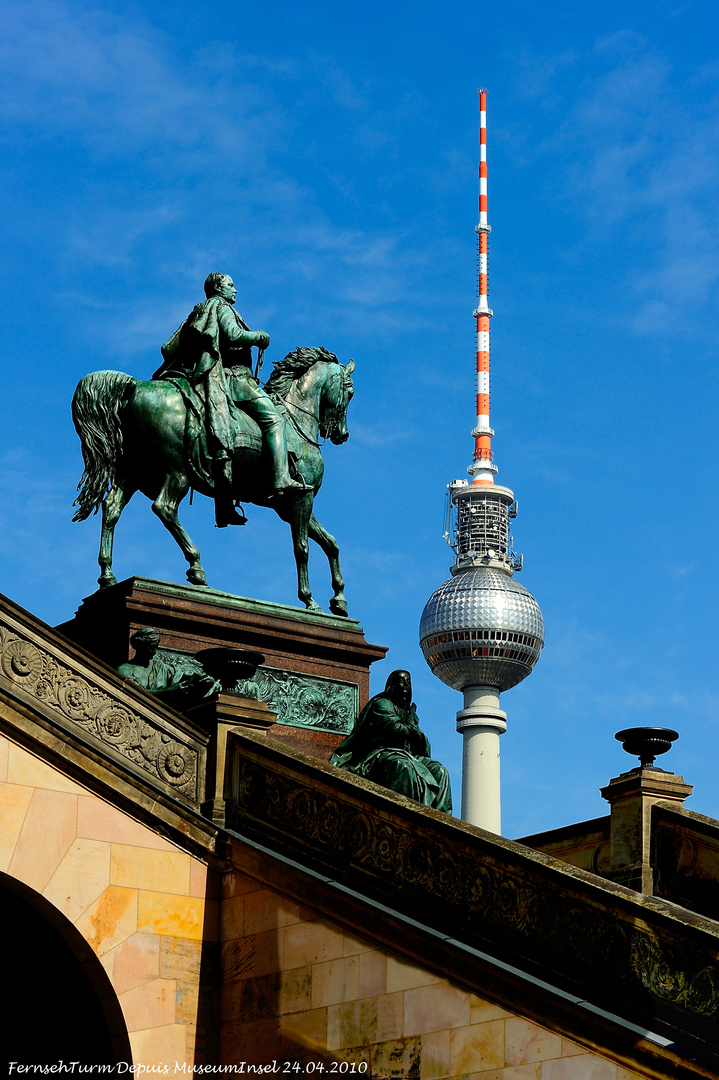 "FernsehTurm" depuis l'ïle des Musées (24.04.2010)