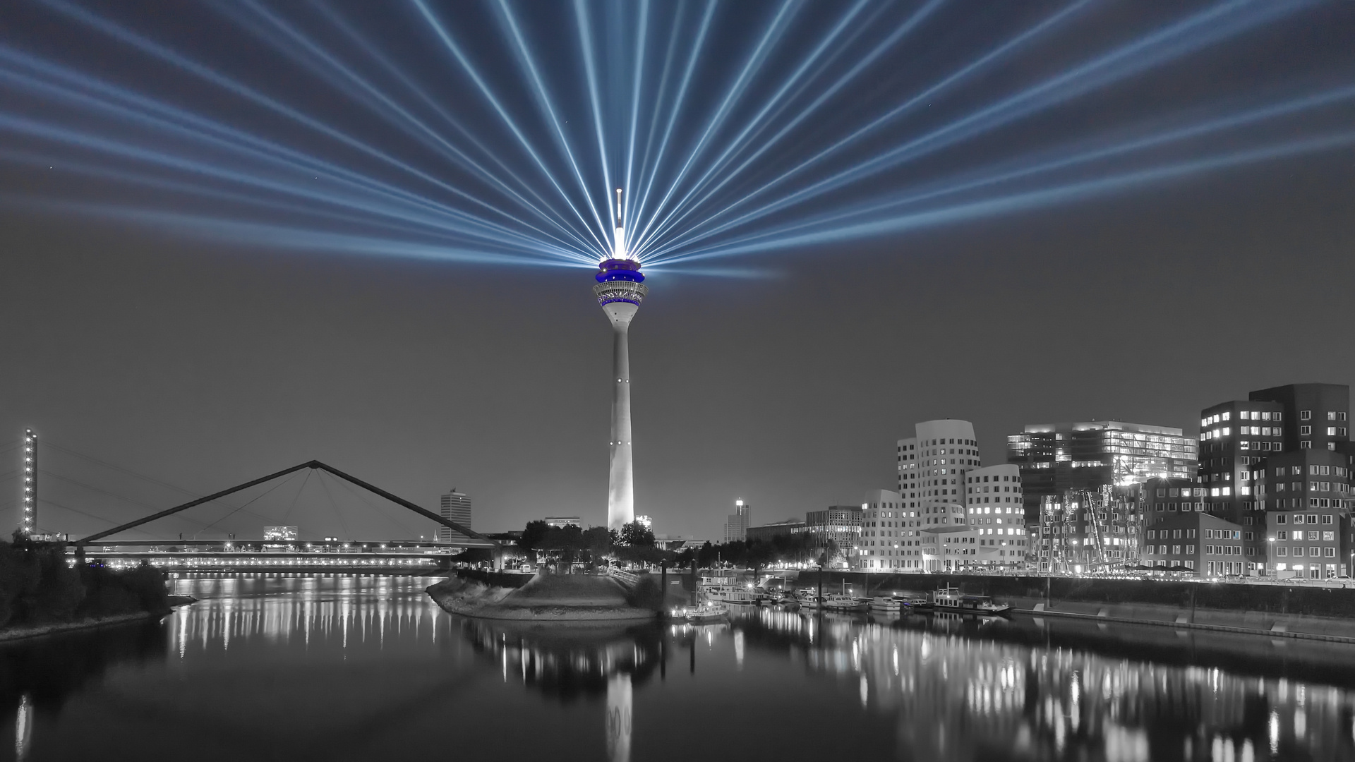 Fernsehturm Düsseldorf am Medienhafen