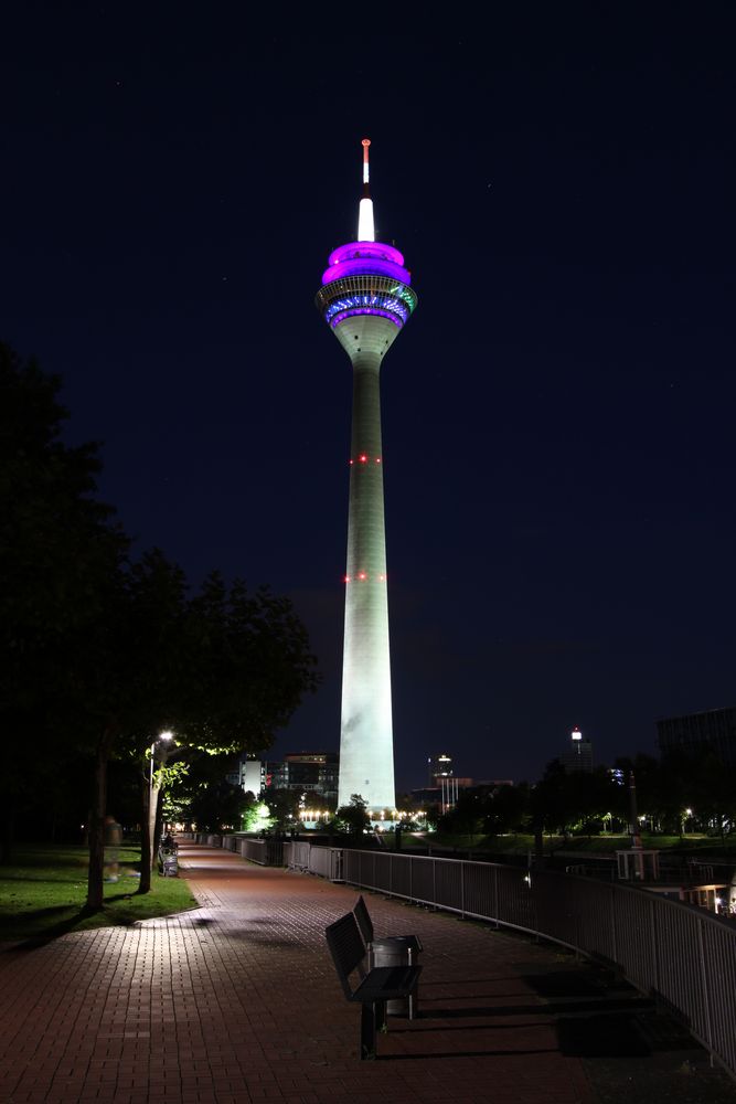 Fernsehturm Düsseldorf bei Nacht Foto &amp; Bild | architektur, architektur