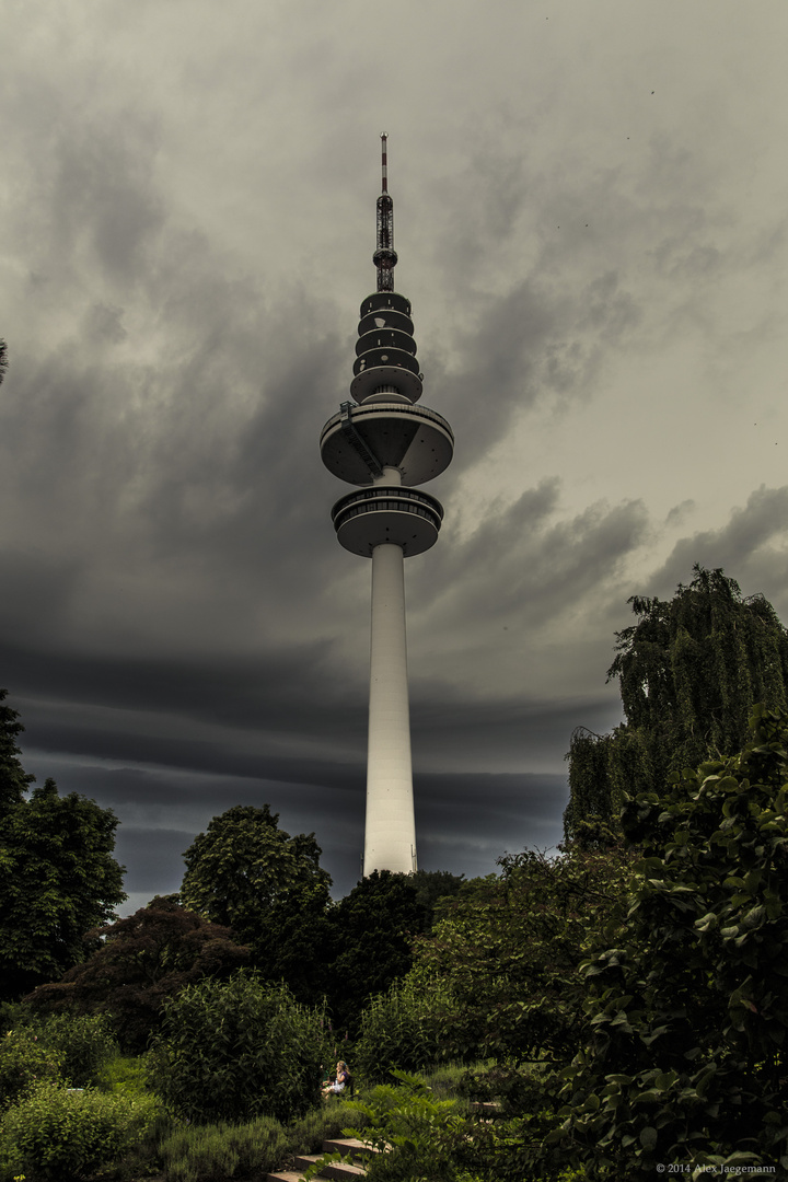 Fernsehturm Hamburg kurz vor dem Gewitter