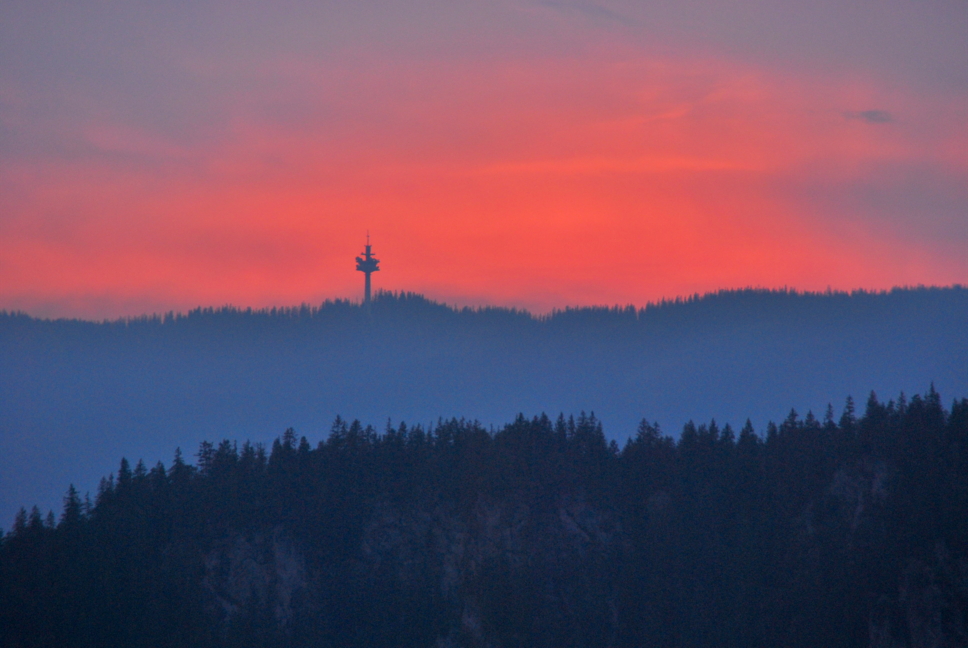 Fernsehturm im Abendhimmel