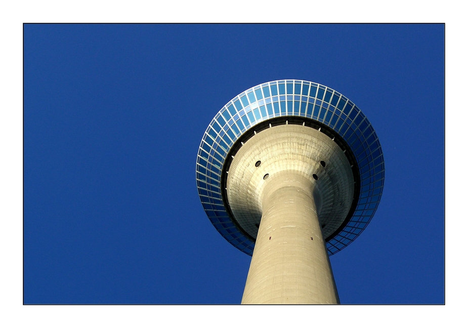 Fernsehturm im Düsseldorfer Medienhafen