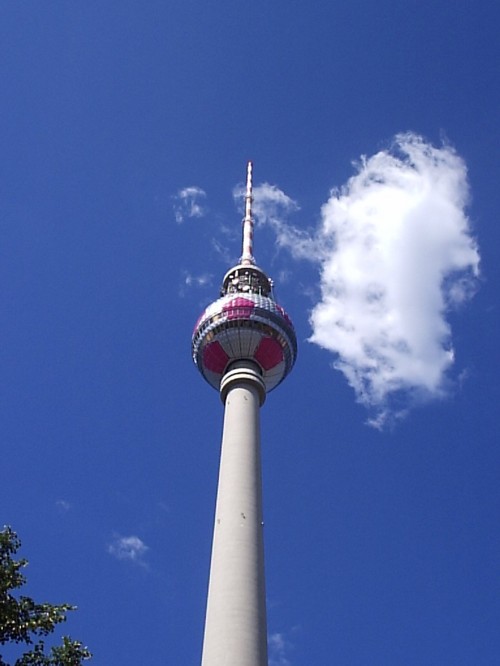 Fernsehturm im Fussballkleid