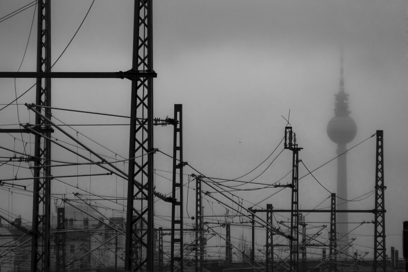 Fernsehturm im Nebel