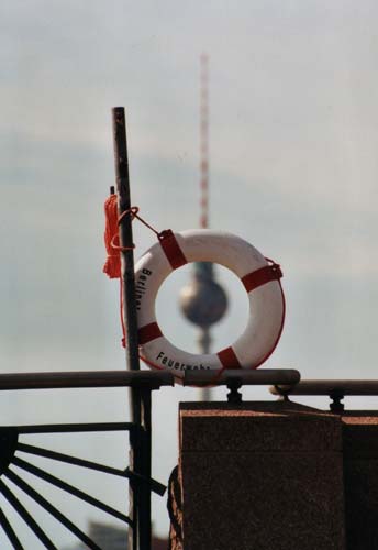 Fernsehturm im Rettungsring