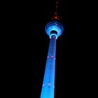 Fernsehturm in Blau