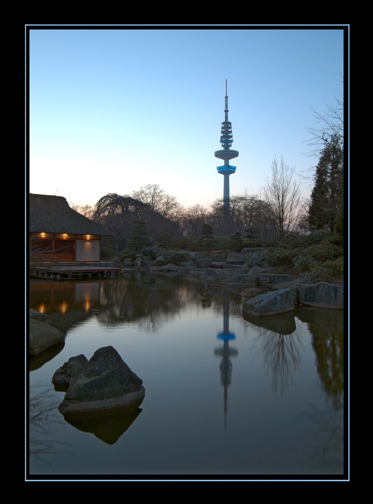 Fernsehturm in der blauen Stunde