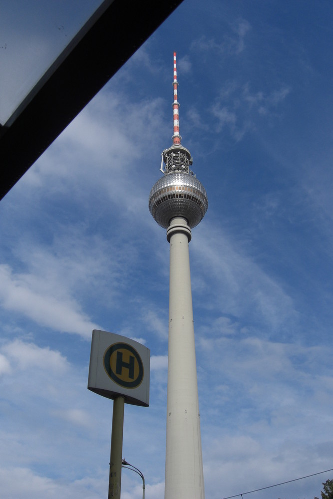 Fernsehturm in Farbe