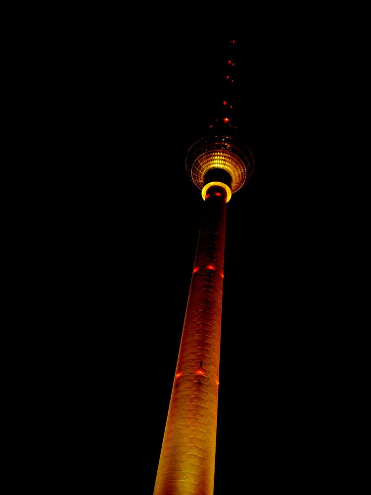 Fernsehturm in Orange