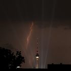 Fernsehturm mit Blitz