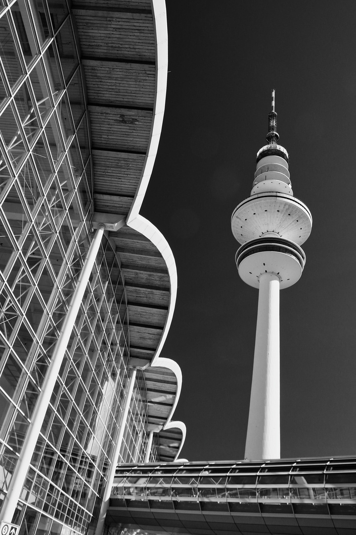 Fernsehturm mit Messehalle