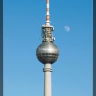 Fernsehturm mit Mond