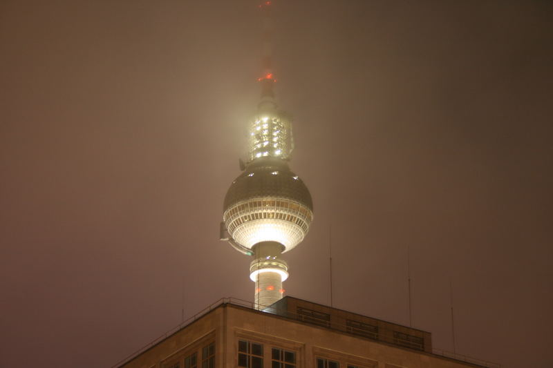 Fernsehturm mit Teil vom Alexanderhaus