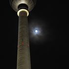 Fernsehturm mit Vollmond