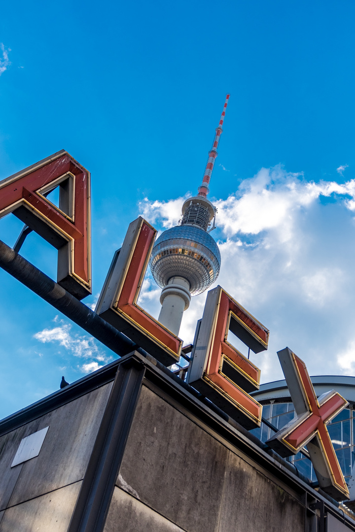 Fernsehturm vom "Alex" aus