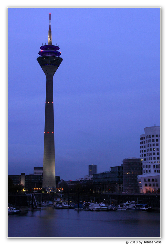 Fernsehturm zur blauen Stunde