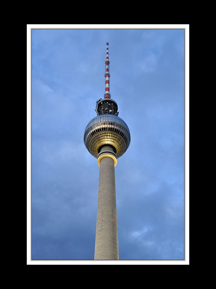 Fernsehturm zur Blauen Stunde