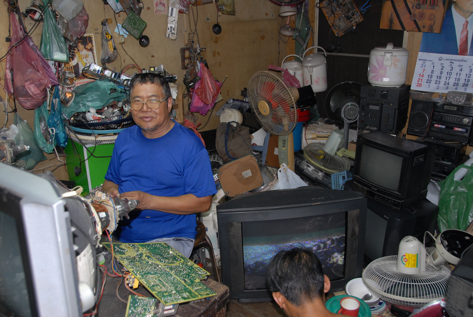 Fernsehwerkstatt in Bangkok im Stadtviertel Baan Krua