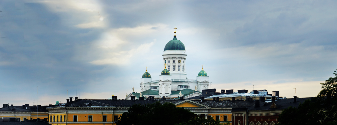 Fernsicht auf den Dom in Helsinki