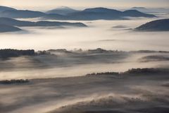 **Fernsicht über der Nebeldecke**