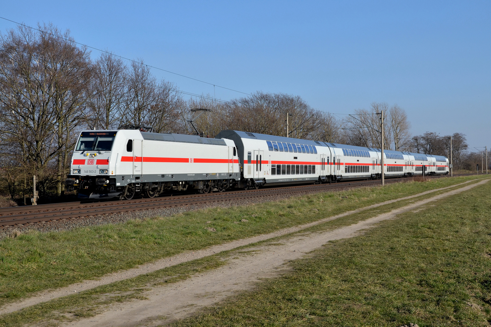 Fernverkehr, neu mit Parterre und Obergeschoss...