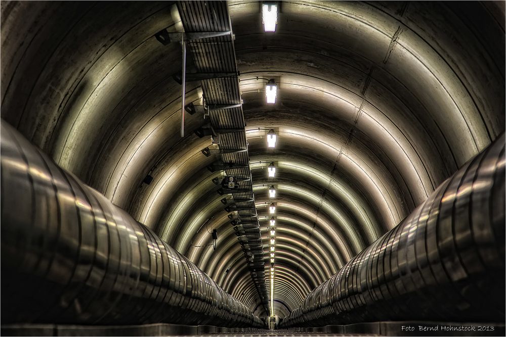 Fernwärmetunnel Köln ... unter dem Rhein