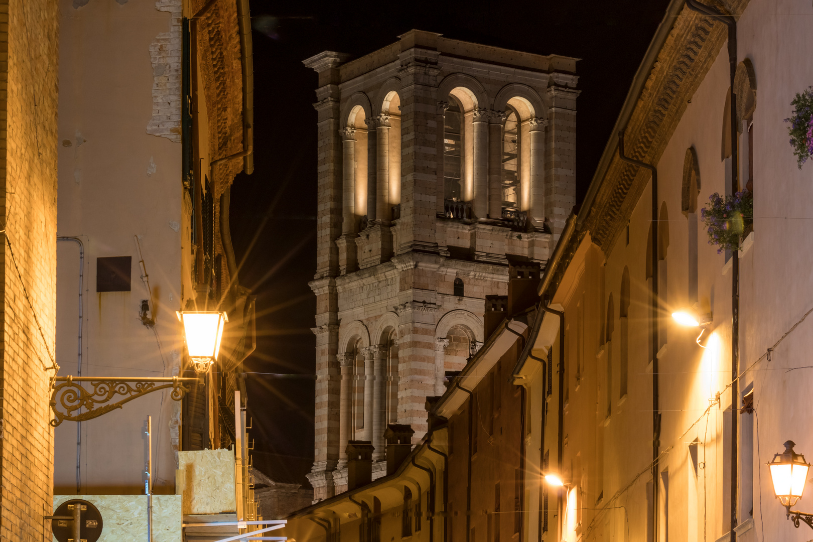 Ferrara bei Nacht