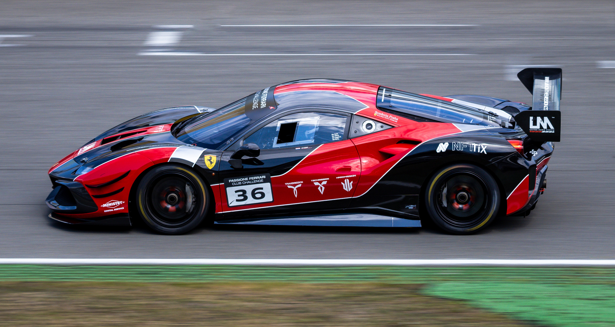 Ferrari 488 Challenge Evo