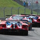 Ferrari 488 im Ford GT Sandwich