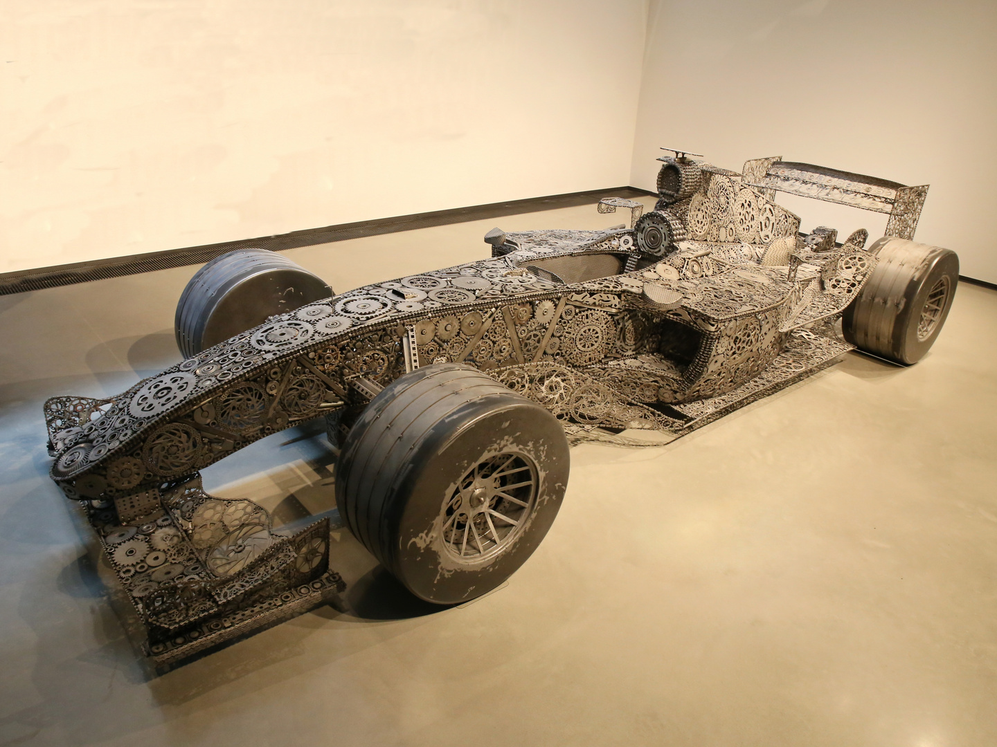 Ferrari aus Stahl  --   Rittal  Formel-1-Rennwagen. Kein Carbon .. viele Zahnräder..... 
