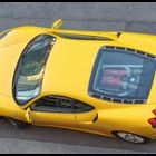 Ferrari in Gelb