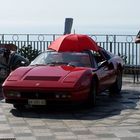 Ferrari mit Schirm, gesehen auf der Raid dell Etna, Sizilien