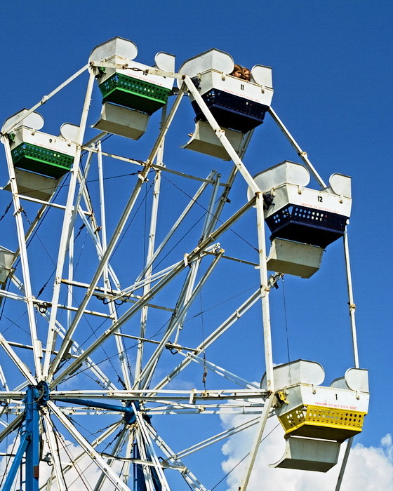 Ferris wheel with heads