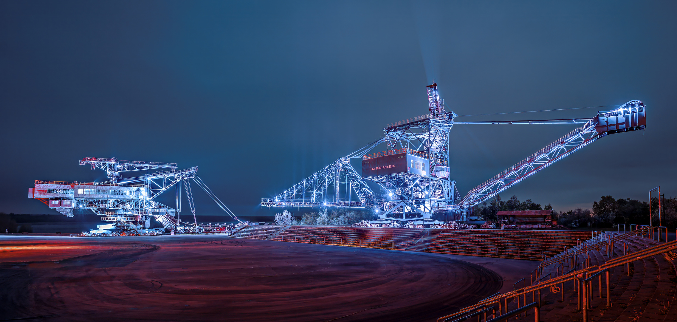 Ferropolis - Bagger im Licht