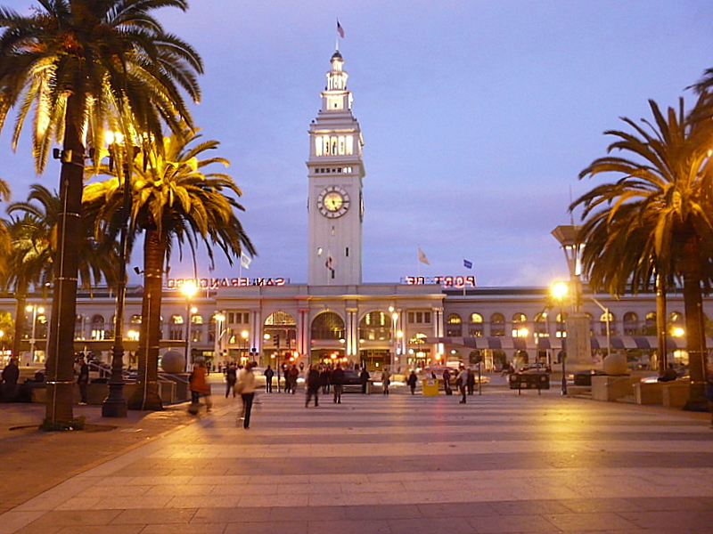 Ferry Building am Abend