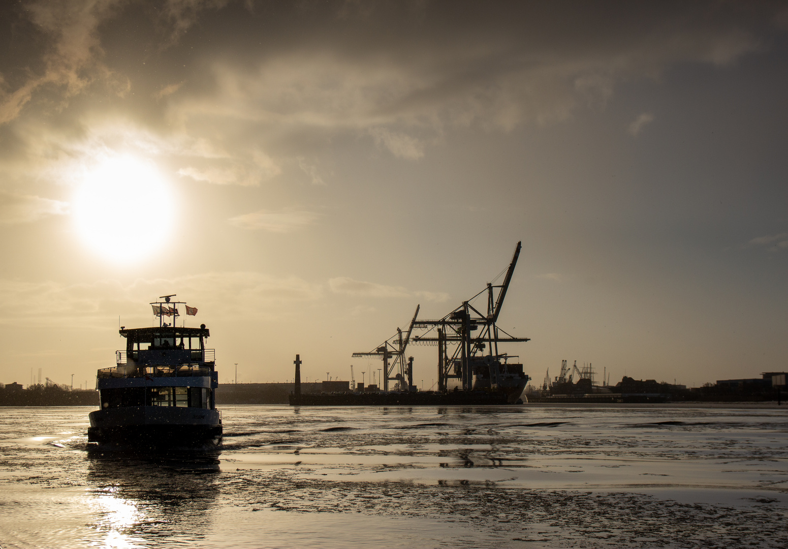 Ferry Cross the Mmmm - Elbe