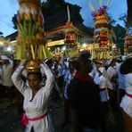 Fest in Pura Samuan Tiga, Szene bei Nacht