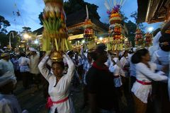 Fest in Pura Samuan Tiga, Szene bei Nacht
