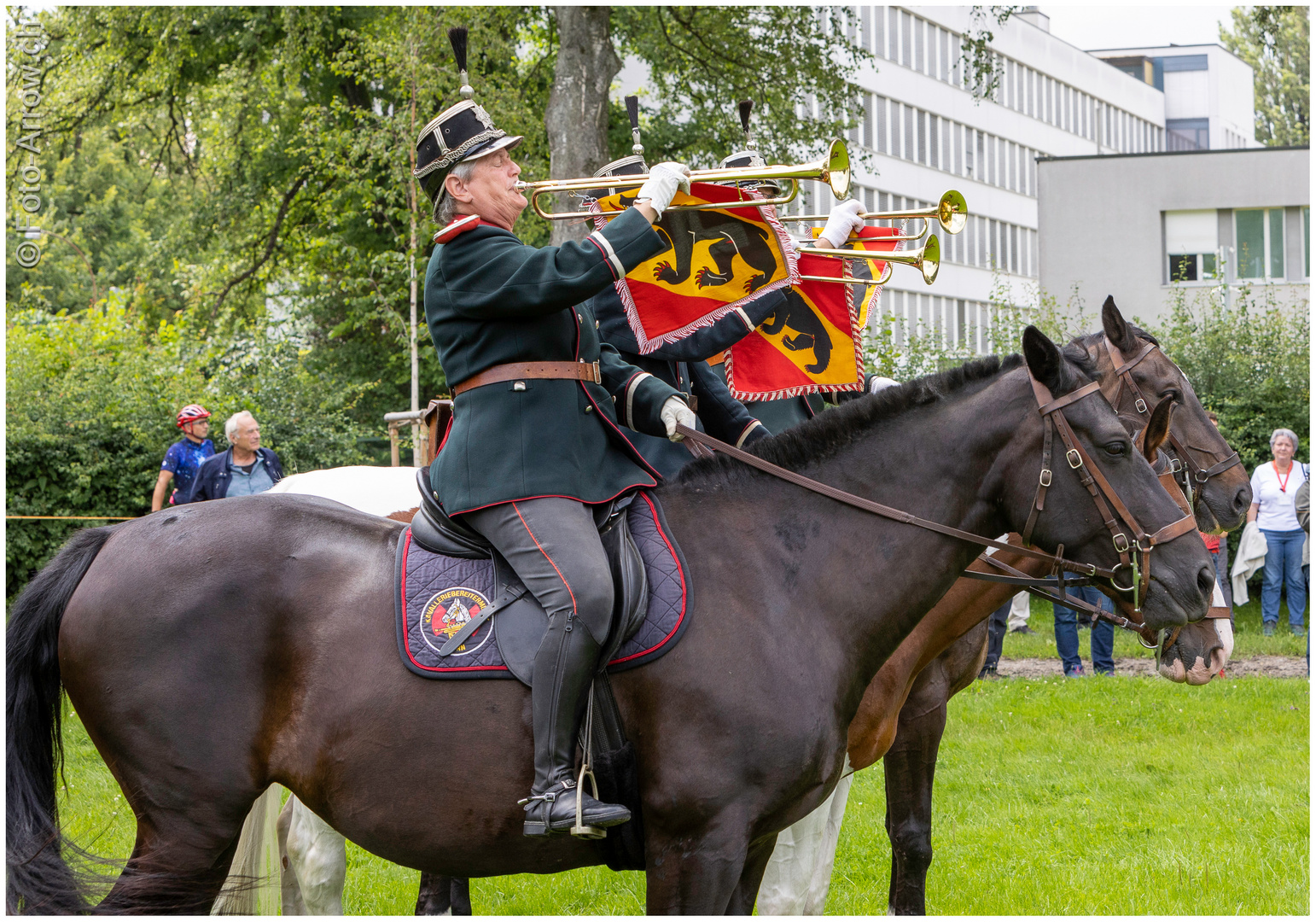 Festdelegationen am Jubiläum der Berner Dragoner