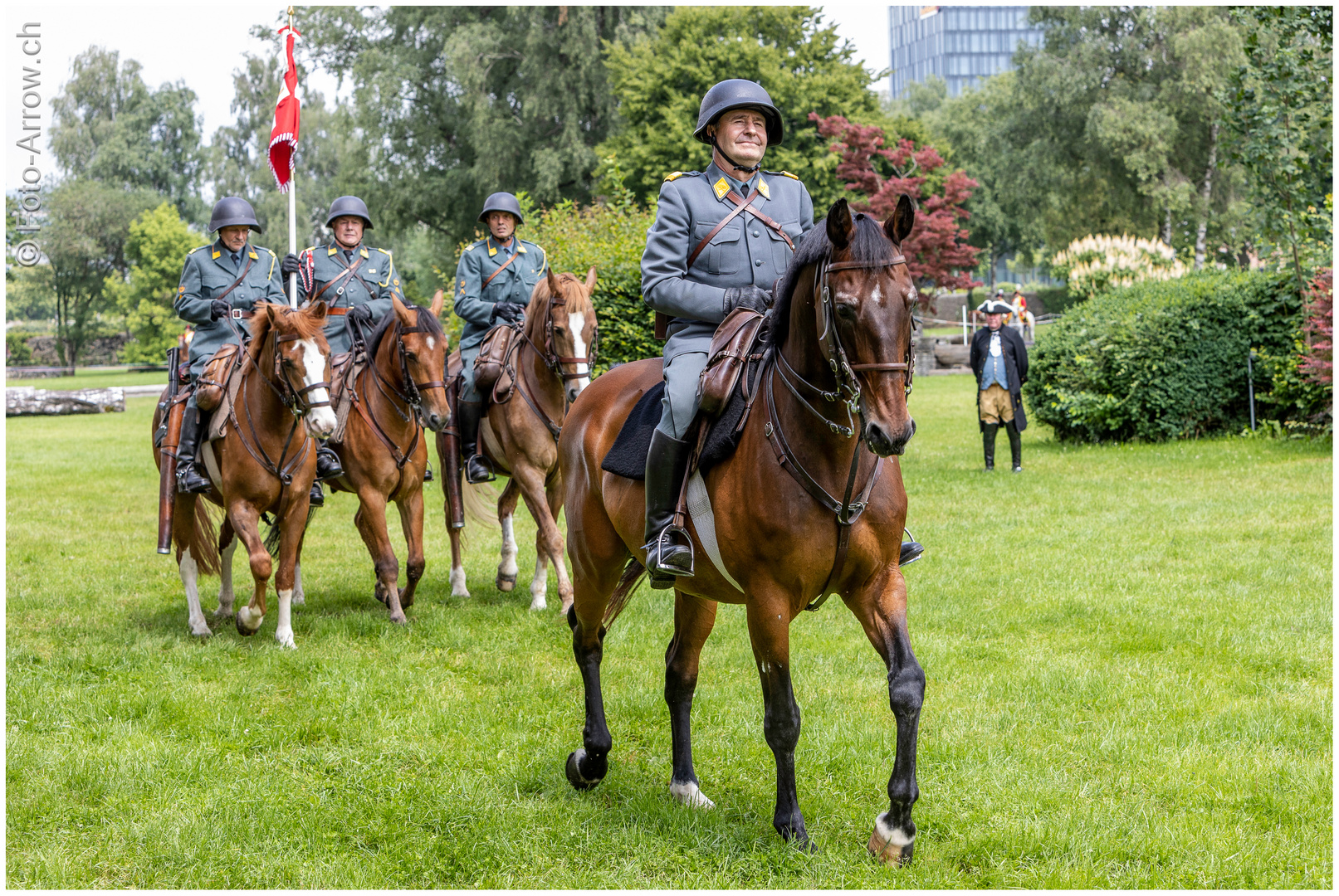 Festdelegationen am Jubiläum der Berner Dragoner