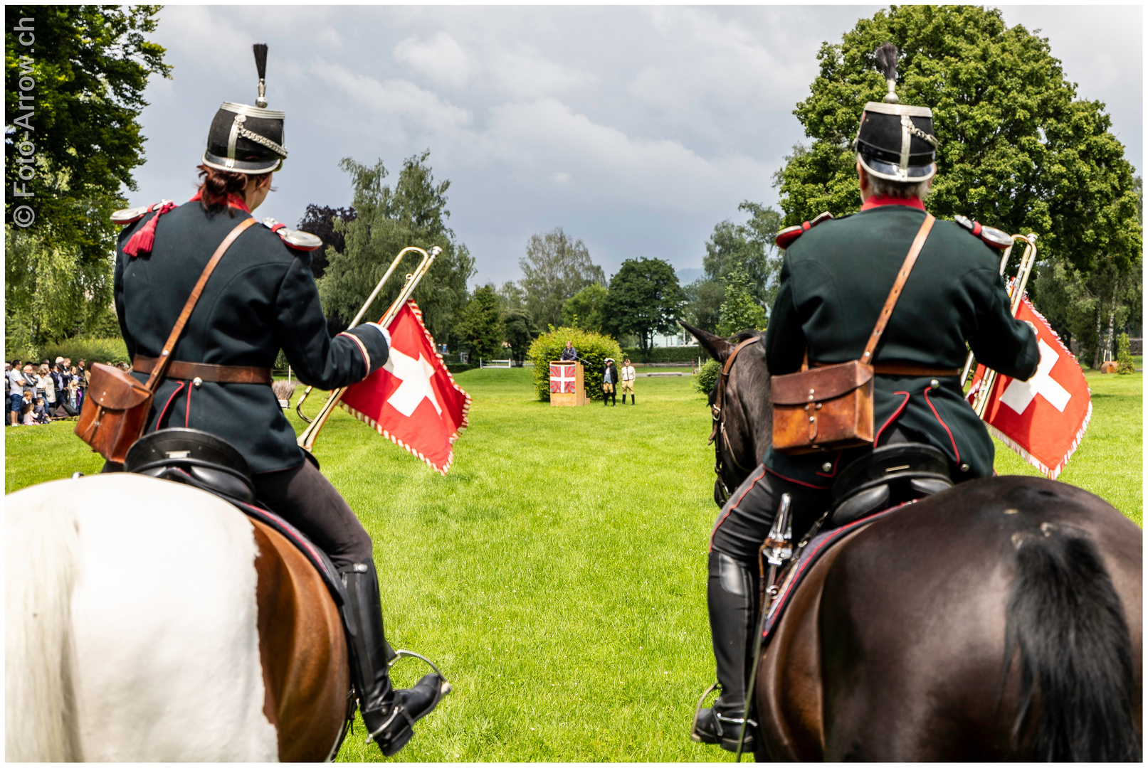 Festdelegationen am Jubiläum der Berner Dragoner