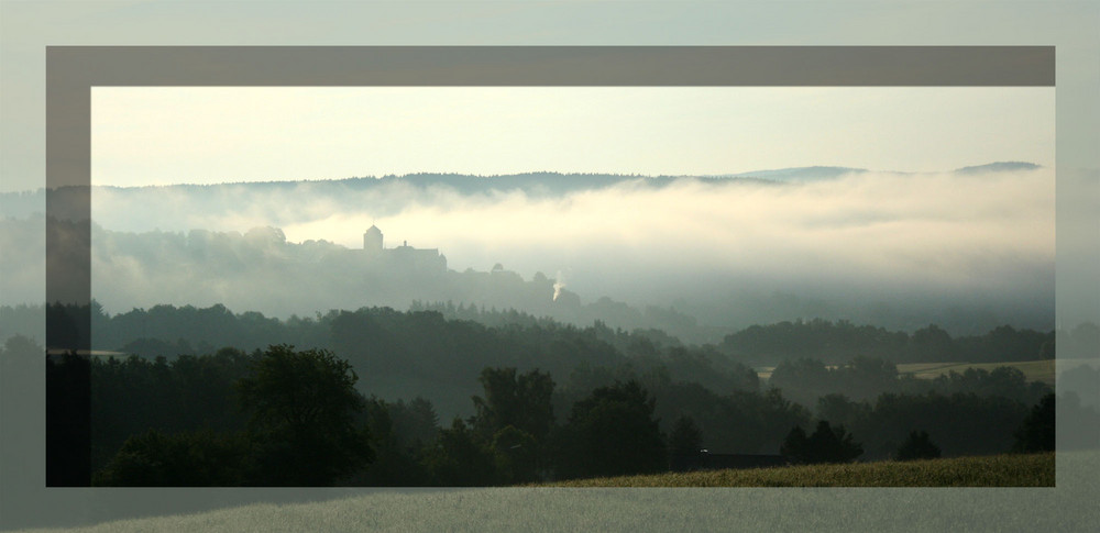 Feste Rosenberg im Morgennebel