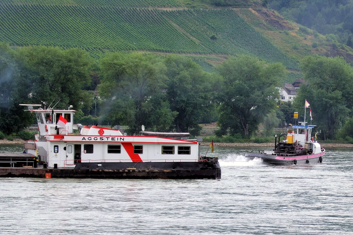 .....festgefahren auf dem Rhein bei Niederheimbach.....