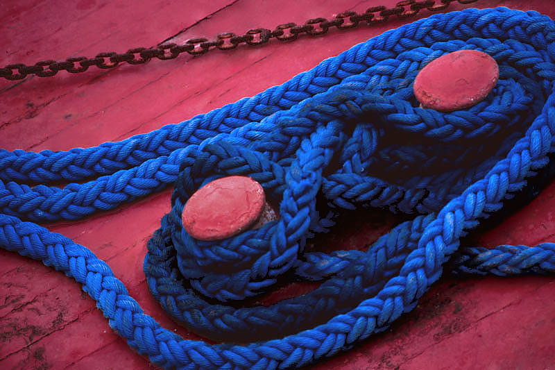 Festmacher auf Deck eines Fischerbootes